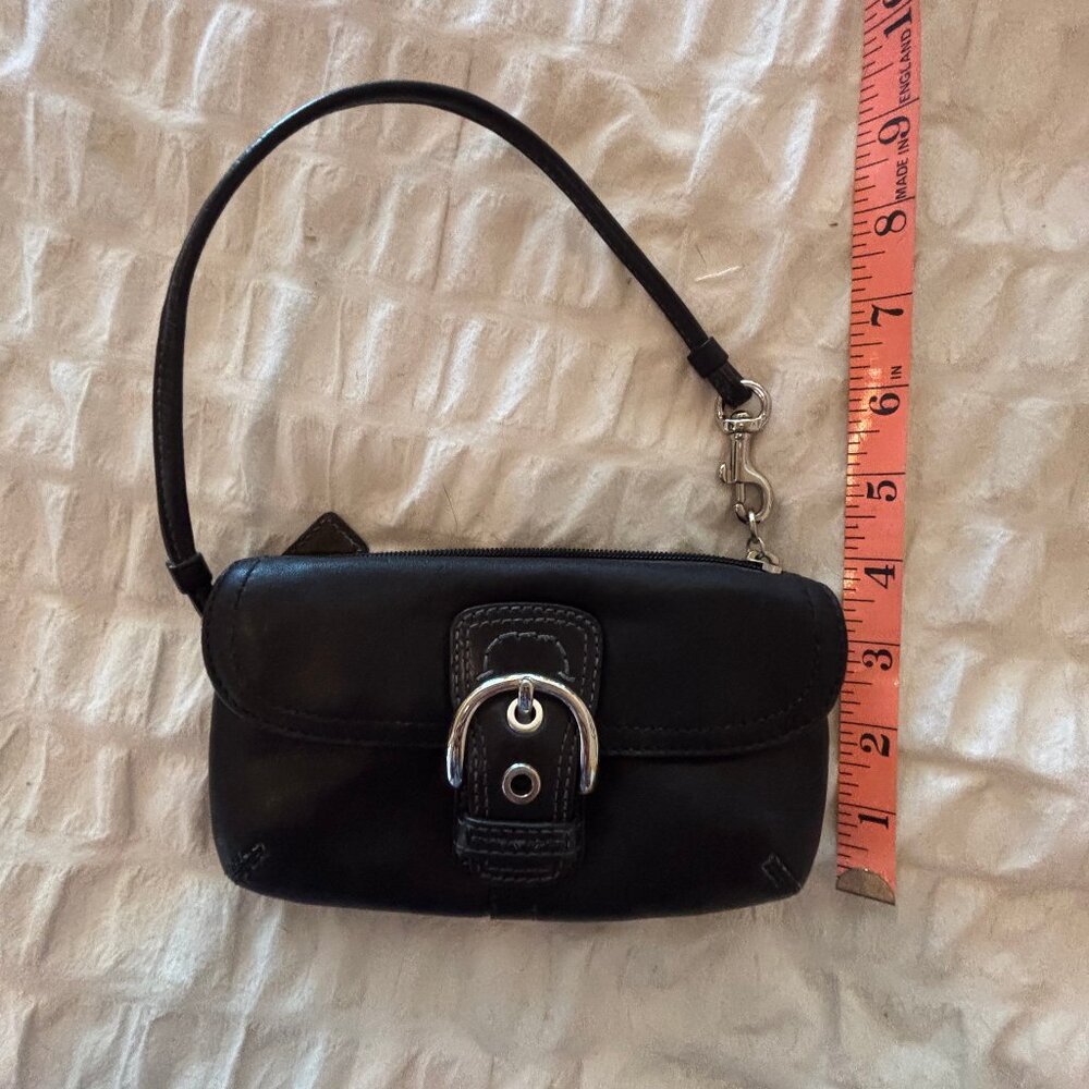 SOLD - VINTAGE Authentic Y2K COACHLeather Buckle Flap Zip Wristlet Wallet